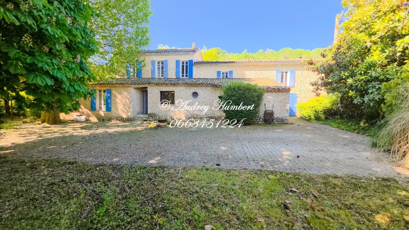 EXCLUSIVITE FORCALQUIER, BELLE MAISON EN PIERRES DE 190 M² et son parc de 2300 M²
