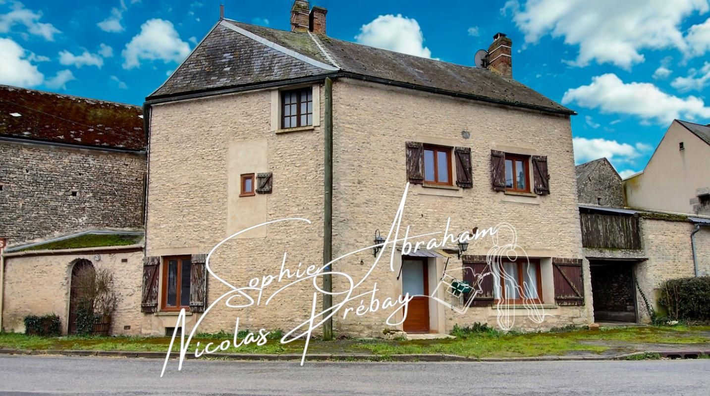 Charmante maison en pierres avec garage et cour