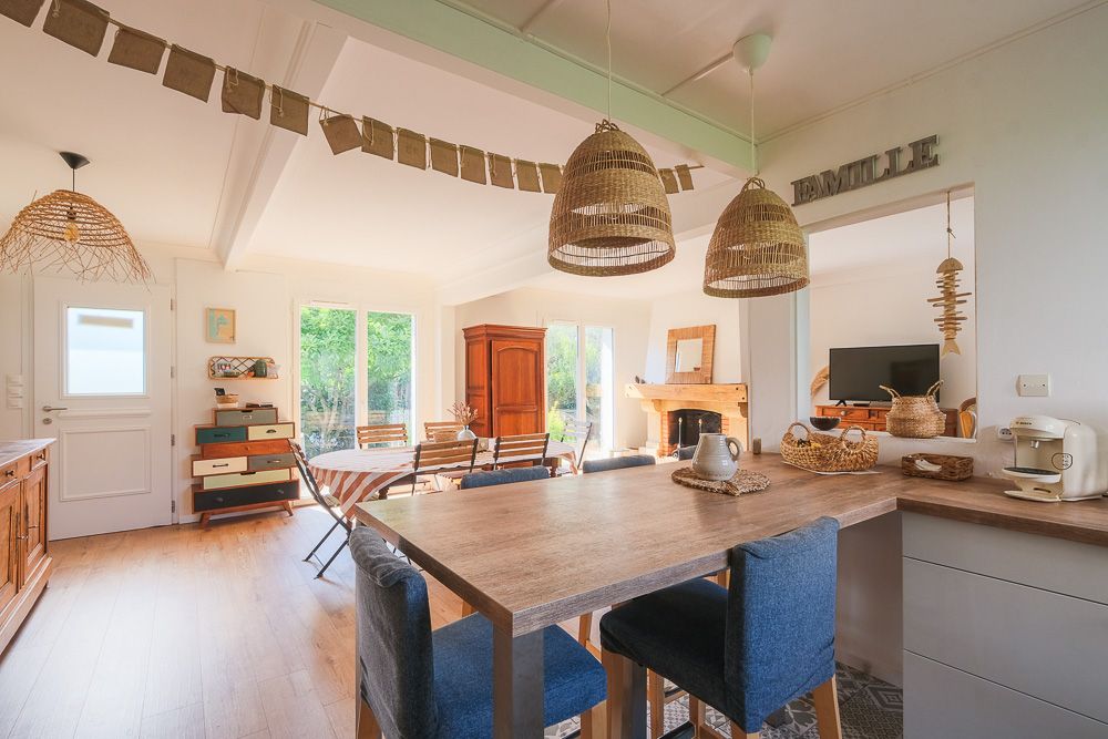 Merignac Maison Familiale avec 4 chambres, jardin arboré, piscine chauffée et garage