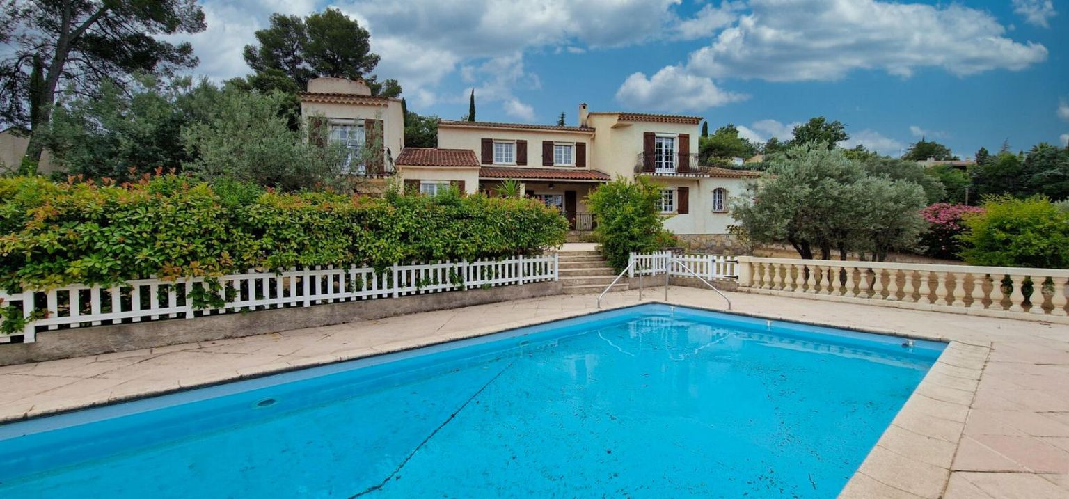 Belle villa familiale avec piscine, 5 chambres, sur 2000 m² de terrain à Trans-en-Provence