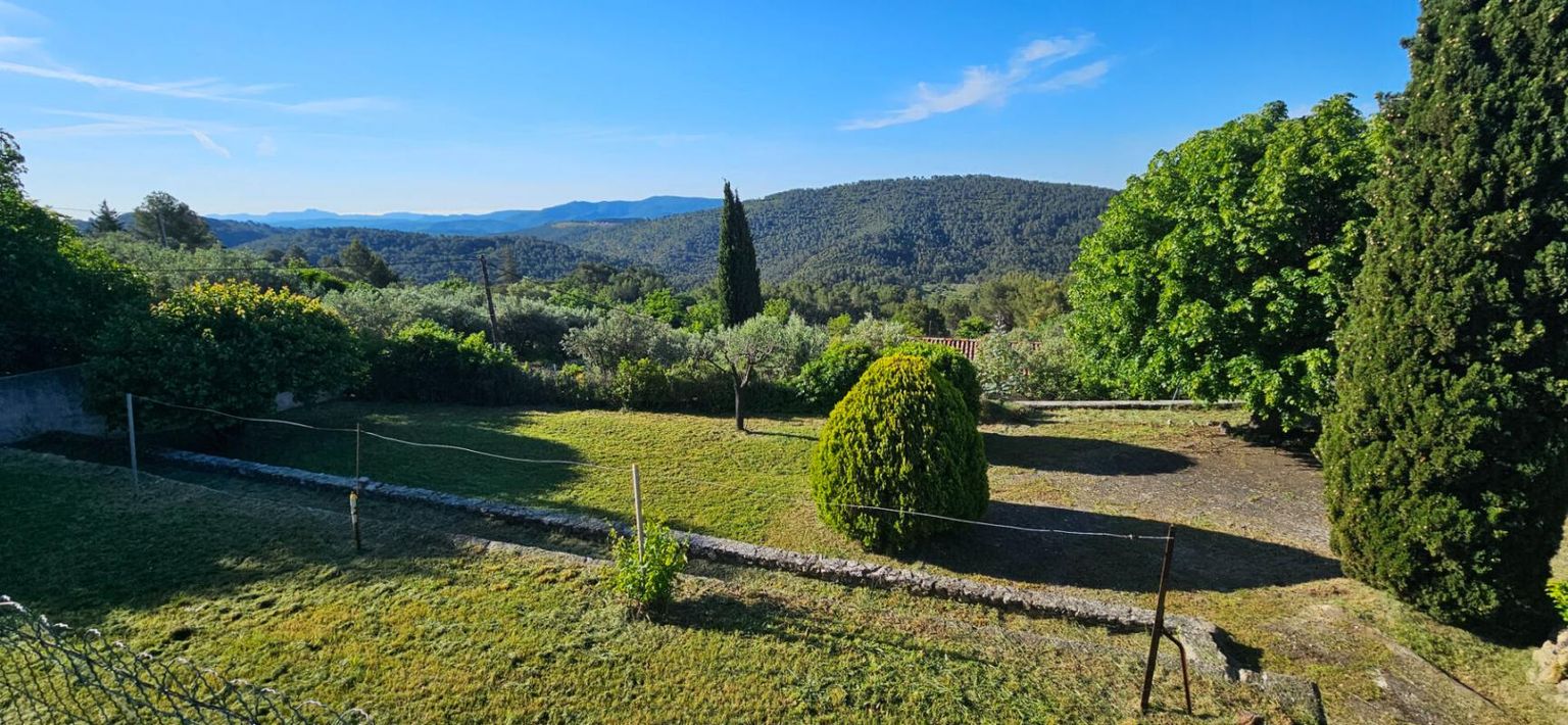 Villa 3 chambres et garage sur magnifique terrain avec vue panoramique