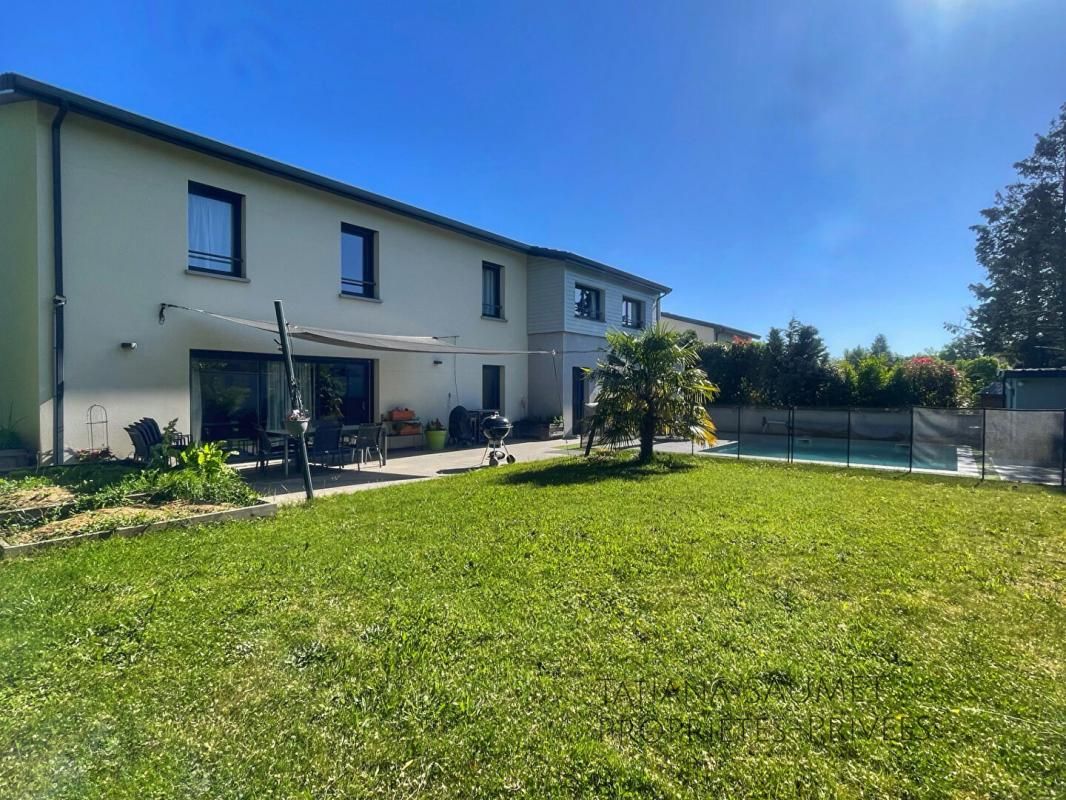 À louer. Maison meublée 200 m² Sathonay-Village