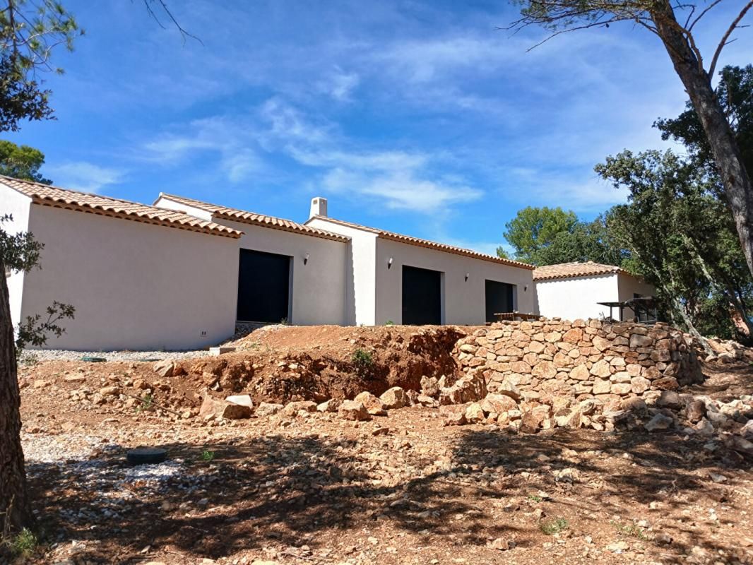 Maison neuve en RE2020 de 148.55 m2 sur 1200m² de terrain avec vue sur les collines - Montfort Sur Argens