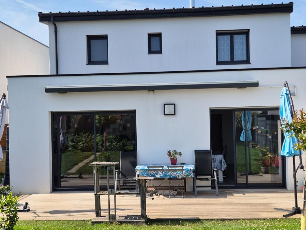 TRES BELLE MAISON MODERNE ET RECENTE de 136 m2 réalisée en 2021 dans le Morbihan