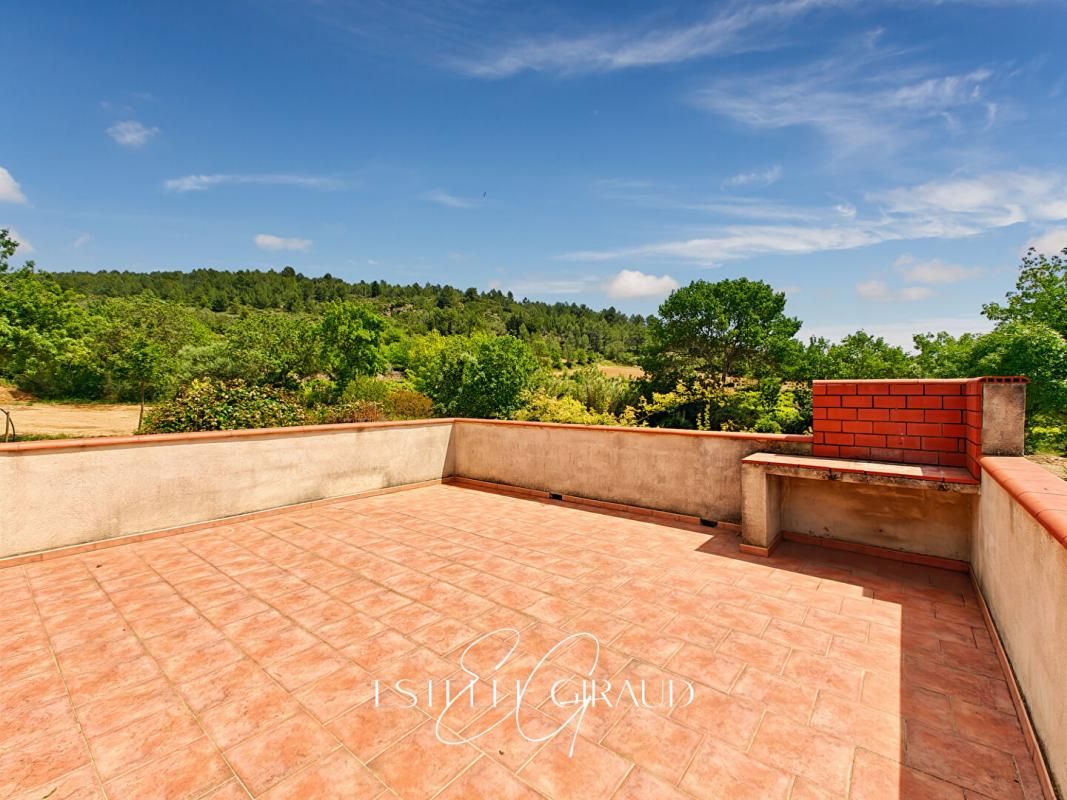 Ancien domaine Viticole, Maison avec terrasse, Grande parcelle, 3 Garages, Hangar, Remise