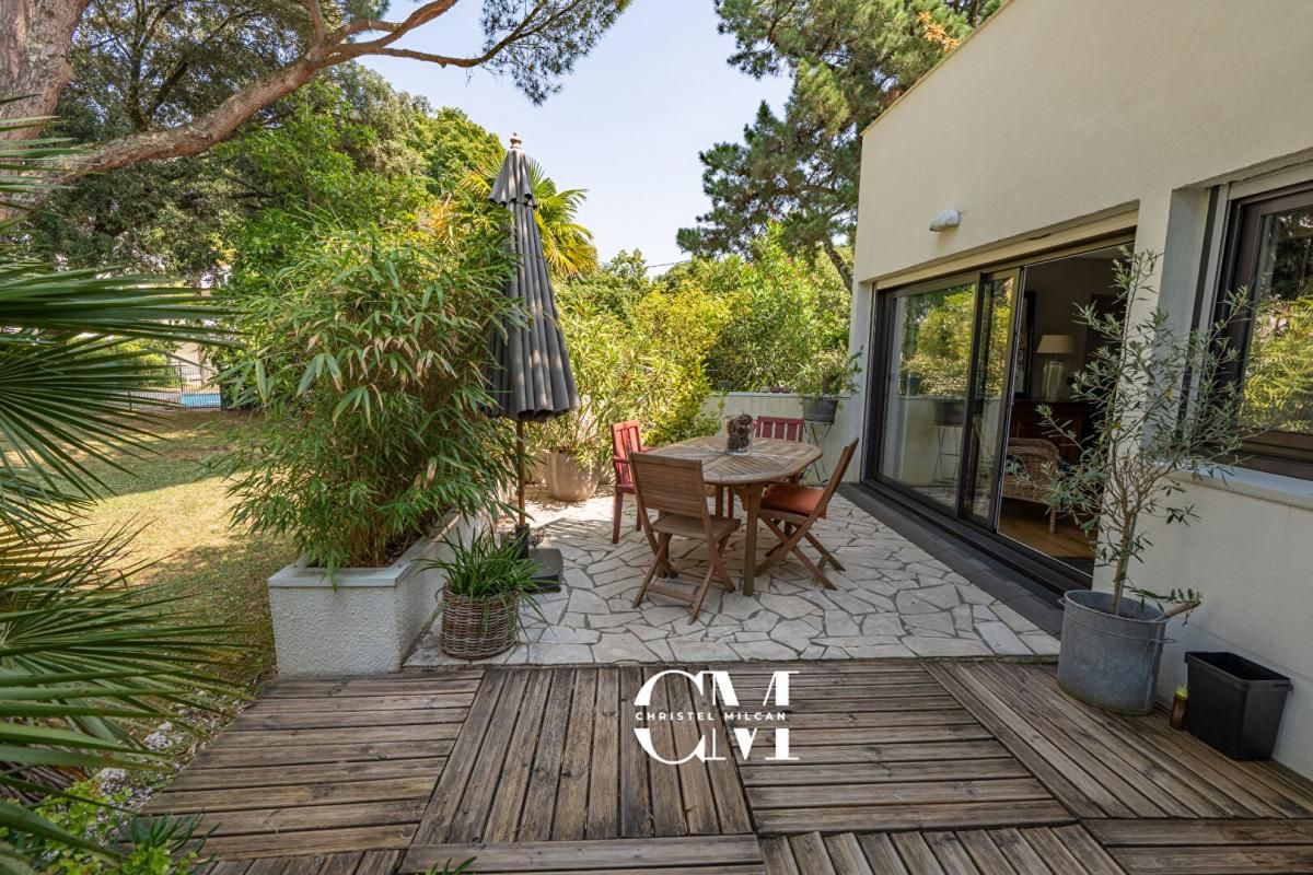 Bordeaux-Caudéran Duplex 97m² jardin, piscine, garage et parking