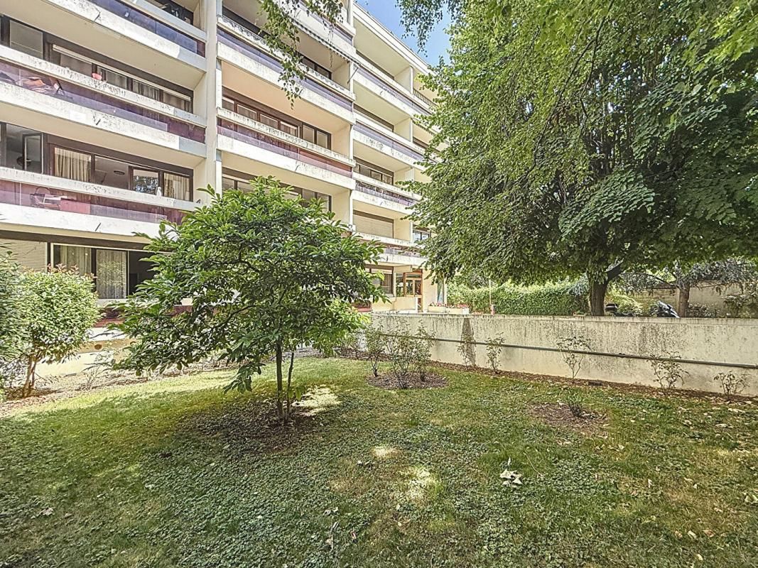 Appartement Villejuif 1 pièce(s) TERRASSE 30,66m²