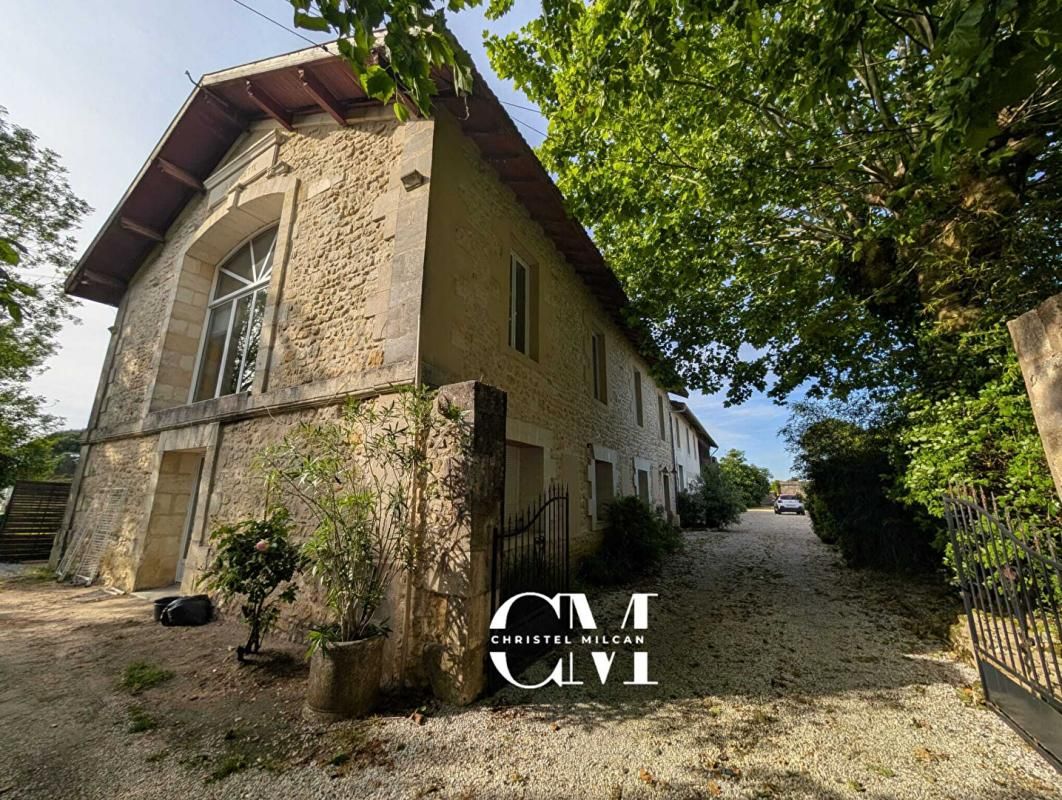 Propriété Gaillan En Médoc piscine dépendances  8 pièces 585 m2