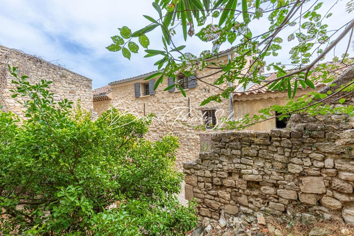 Rare : Maison de Maître rénovée, prête à vivre au coeur de Pernes-les-Fontaines ? charme et volumes uniques !