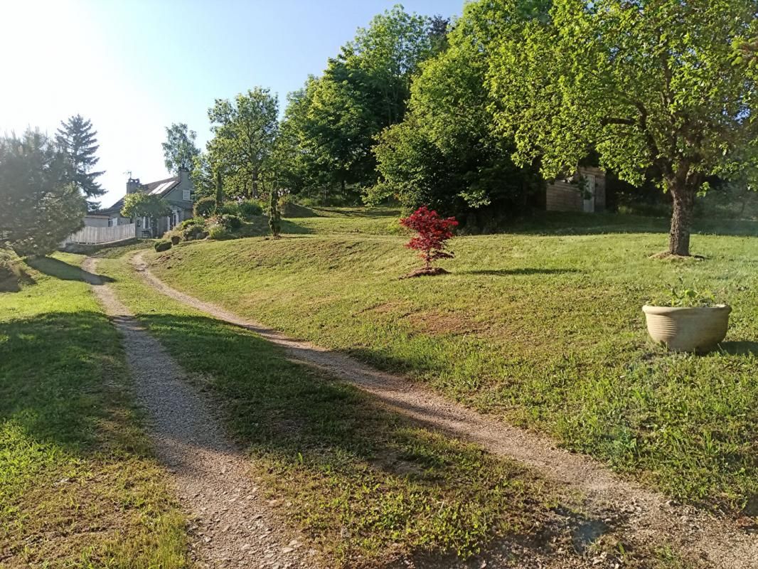 Le Pertuis(43), maison de 120 m2 habitables, 3 chambres, piscine sur 3.444 m2 de terrain