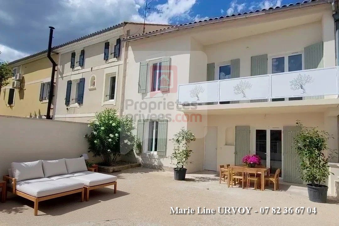 Maison de village rénovée 151 m² - 5 chambres - terrasse - cours et parking