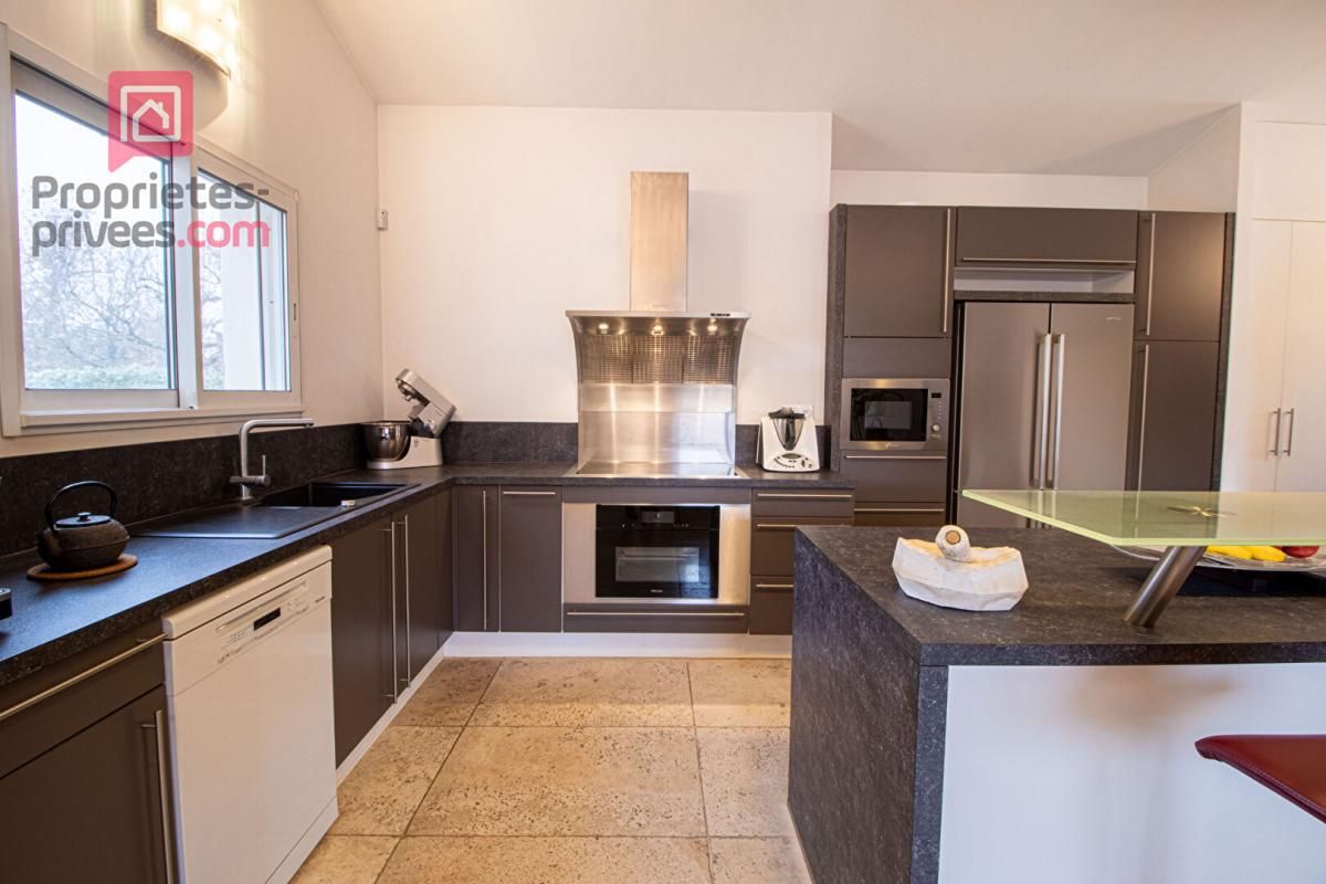 VILLA Gargas 5 pièce(s) 128 m2 habitables sur 643 m2 de terrain avec piscine