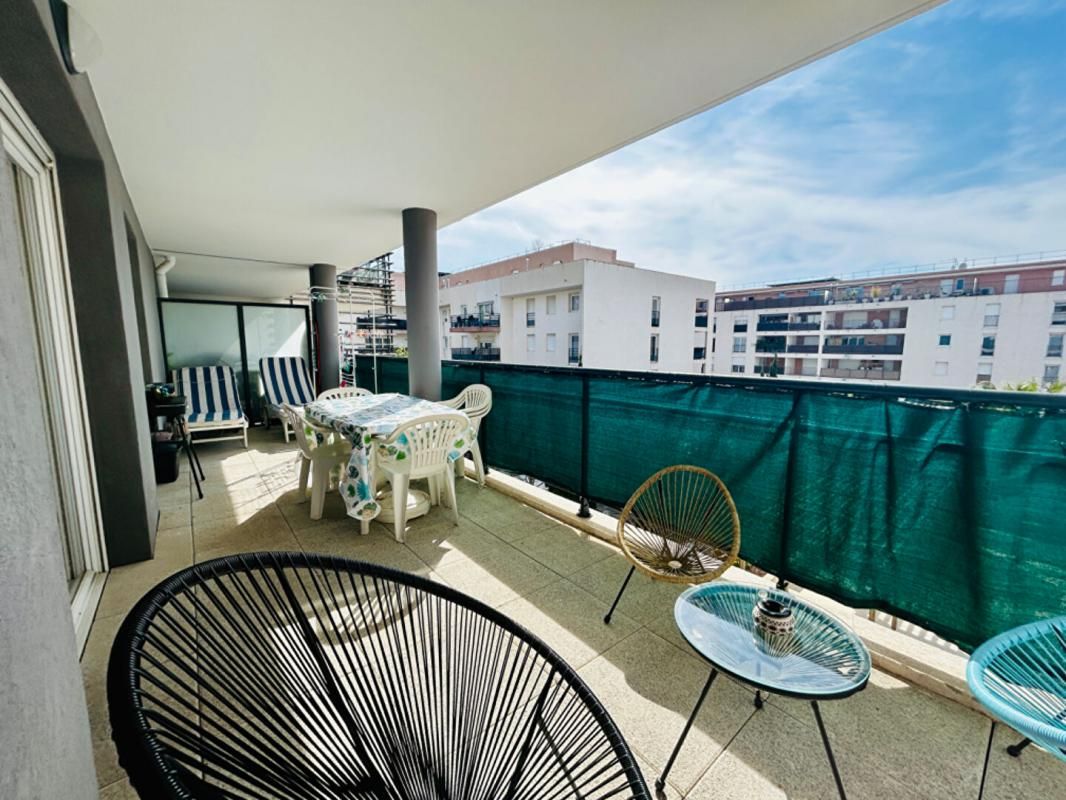 Appartement T2 avec grande terrasse à 800m de la plage - LE LAVANDOU
