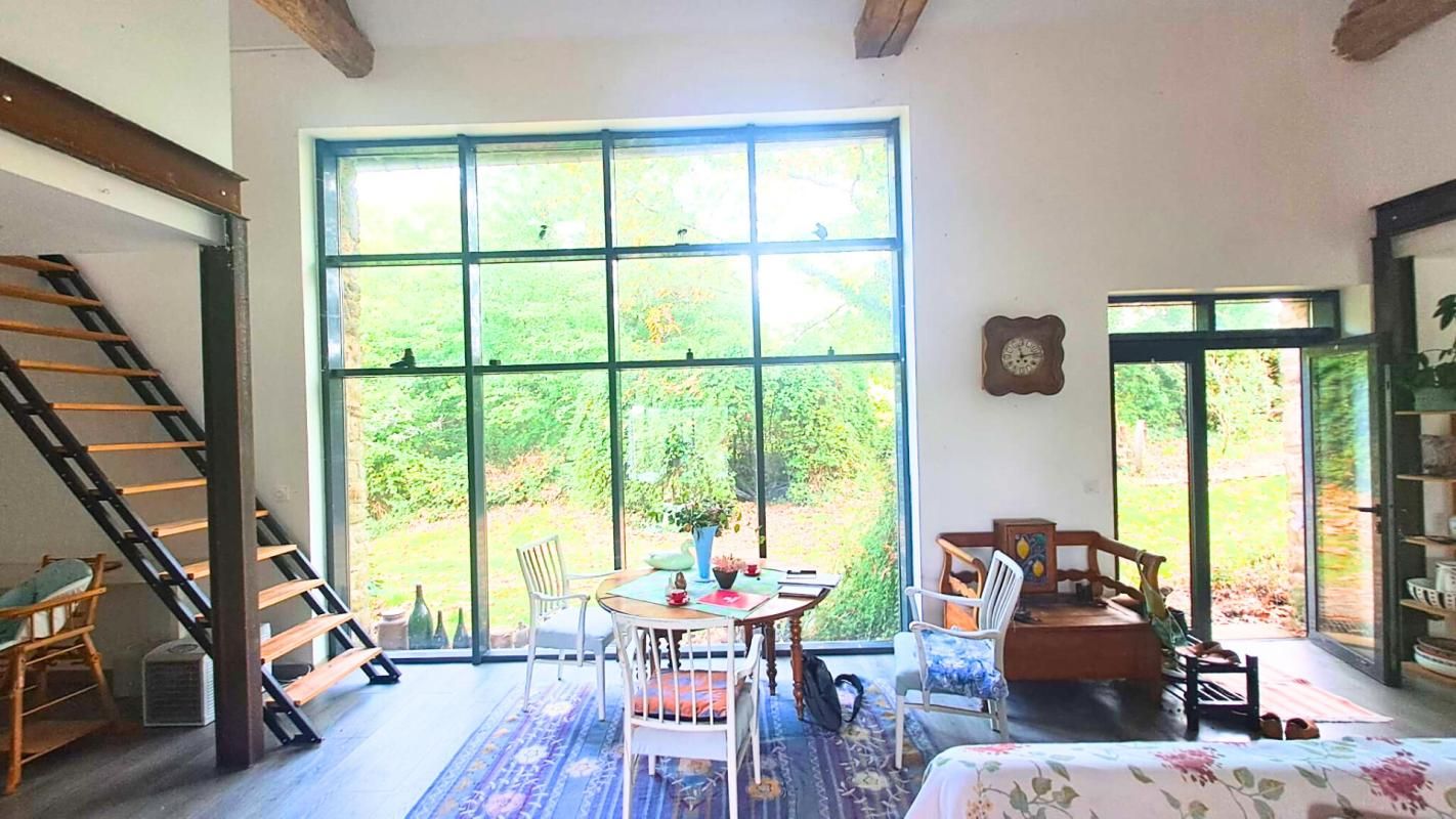 274 m² sur 5 000 m² arborés ? Deux maisons, un terrain de vie, mille possibilités