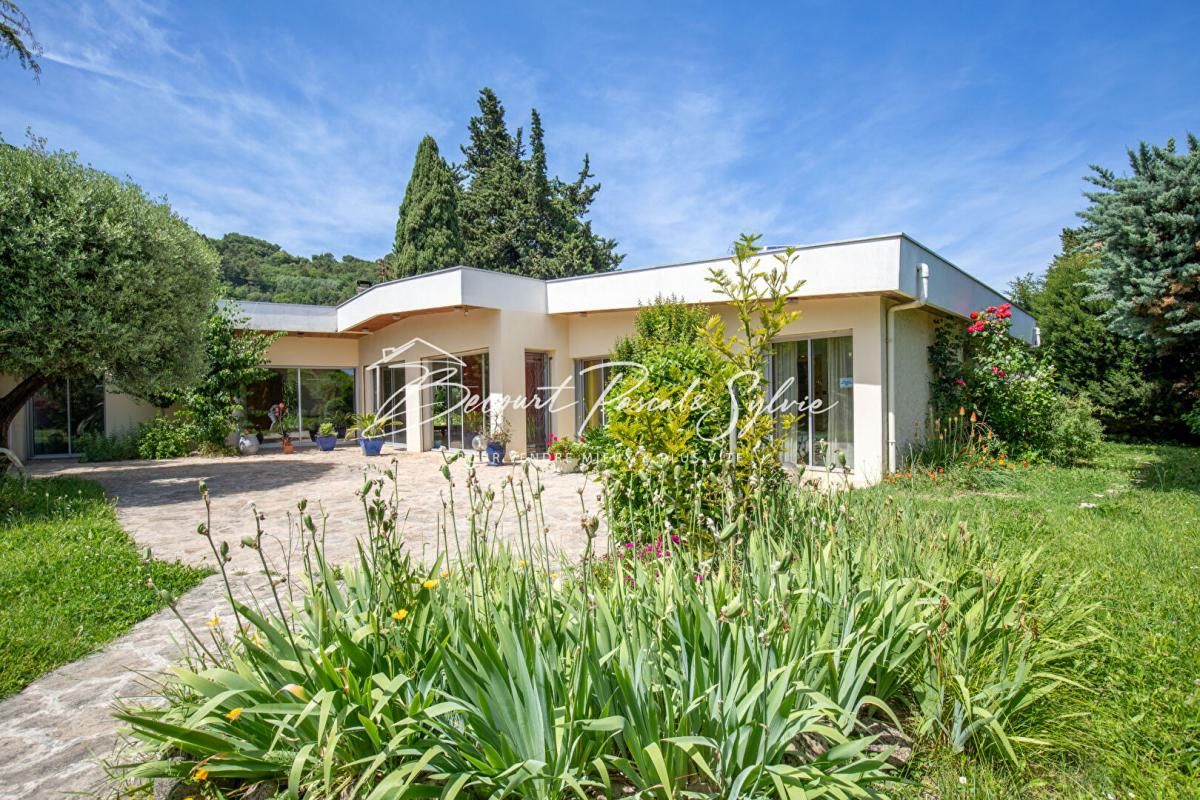 A SAISIR ! Maison ANNEES 70 - 179 m² Le Teil (à 5 min de Montélimar)