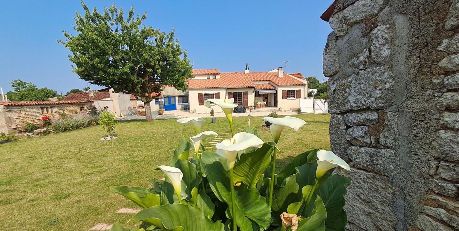 Belle maison    5 pièce(s) 137 m2 et terrain plat de 1700 m2