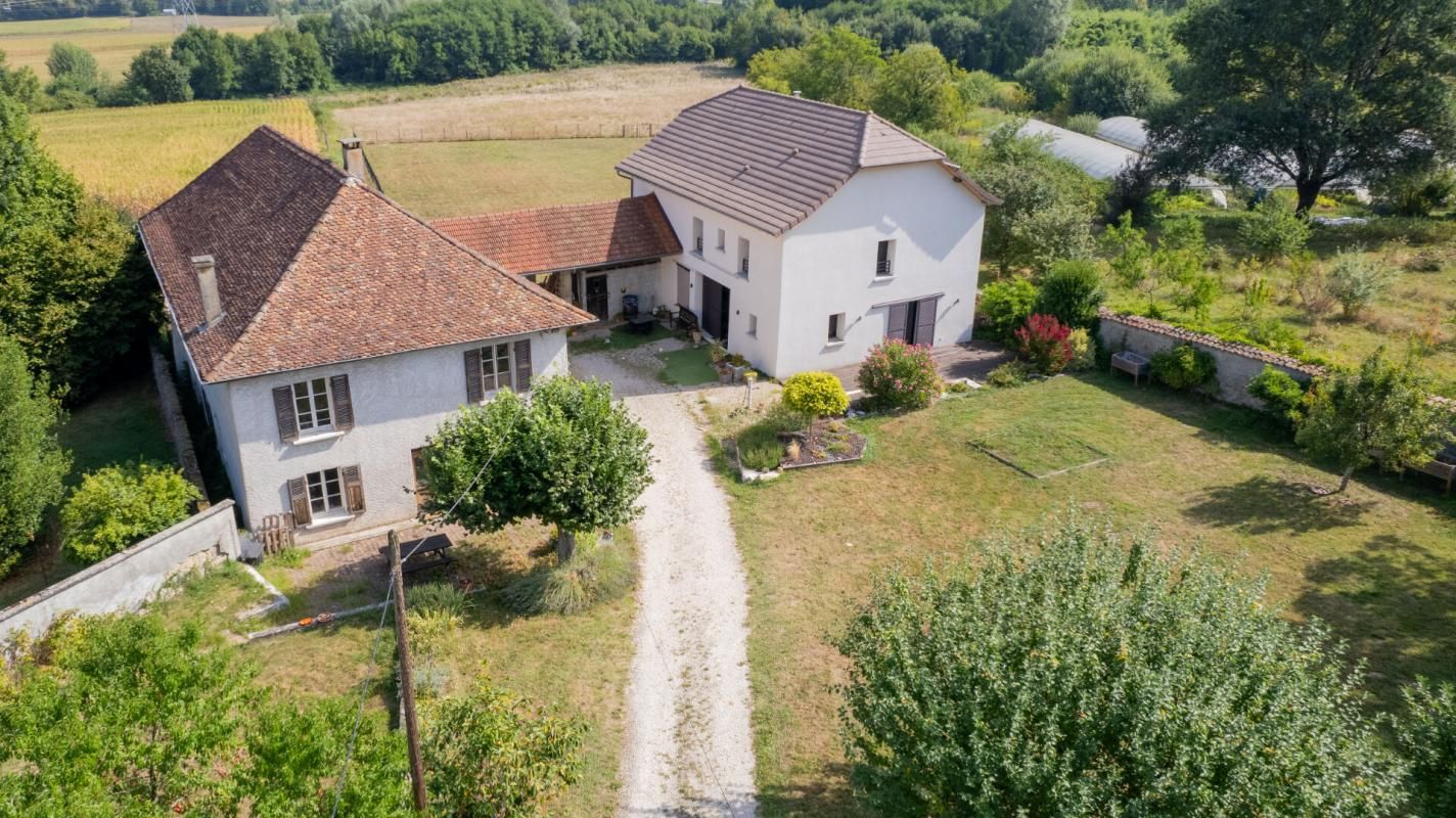 Tènement immobilier 340 m2 en 2 maisons + grange + terrain