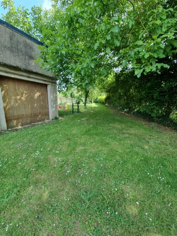 Garage, atelier de plus de 100 m²