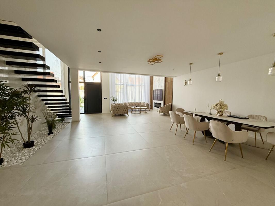 Maison Sainte Genevieve Des Bois 6 pièces de 163 m2