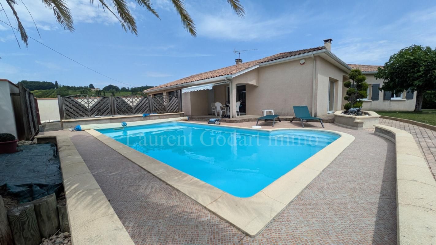 Maison 4 chambres de plain pied avec piscine et garage double