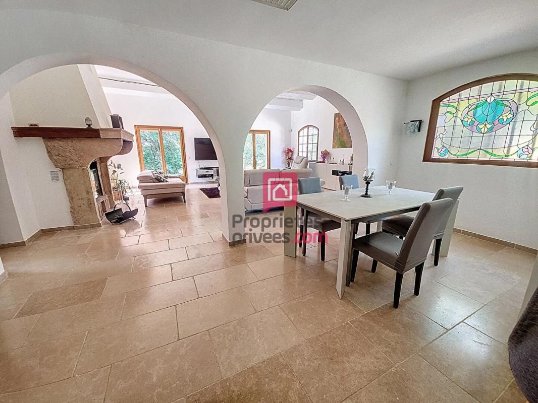 Villa de caractère- La Motte 9 pièces-226 m2- PISCINE- GARAGE