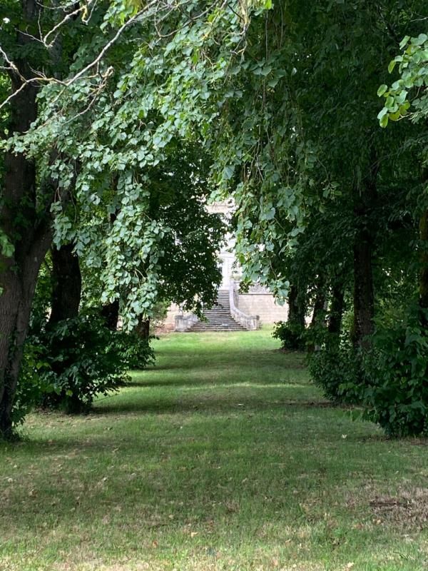 Superbe château XIXème Saint Emilion 2500 m2 Ecurie, sellerie, chais... classé Monument Historique