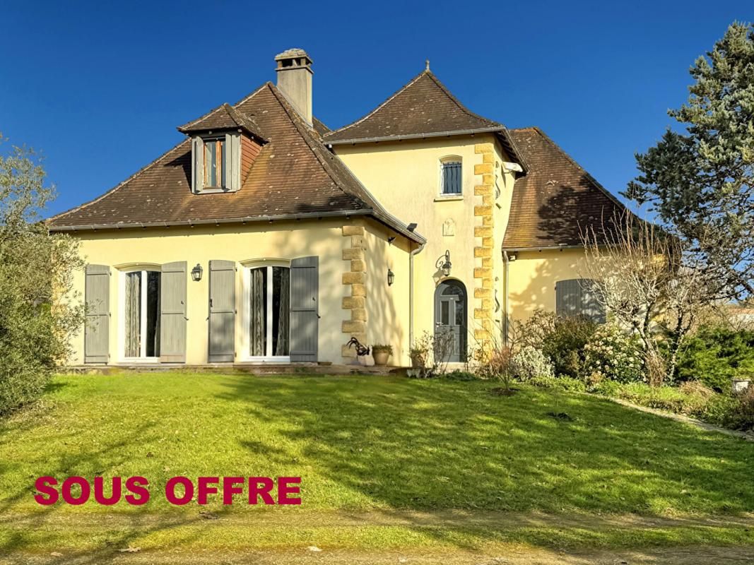 Maison de caractère 230 m² ,4 chambres, piscine, parc 3650m²