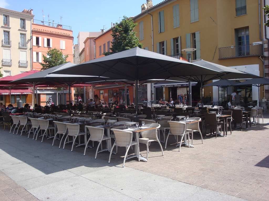 A louer Local commercial N° 1 - Bail 3/6/9 -activités "Café -limonade- snack-crêperie -petite restauration"- 50 Places en terrasse extérieure- PLACE REPUBLIQUE- PERPIGNAN (CENTRE VILLE)