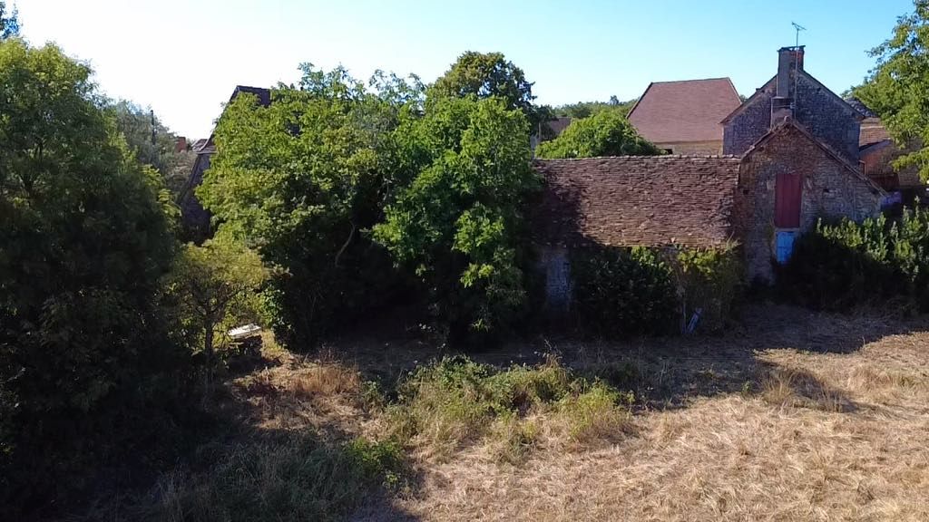 Maison Tourtoirac 2 pièces avec grand terrain et puits