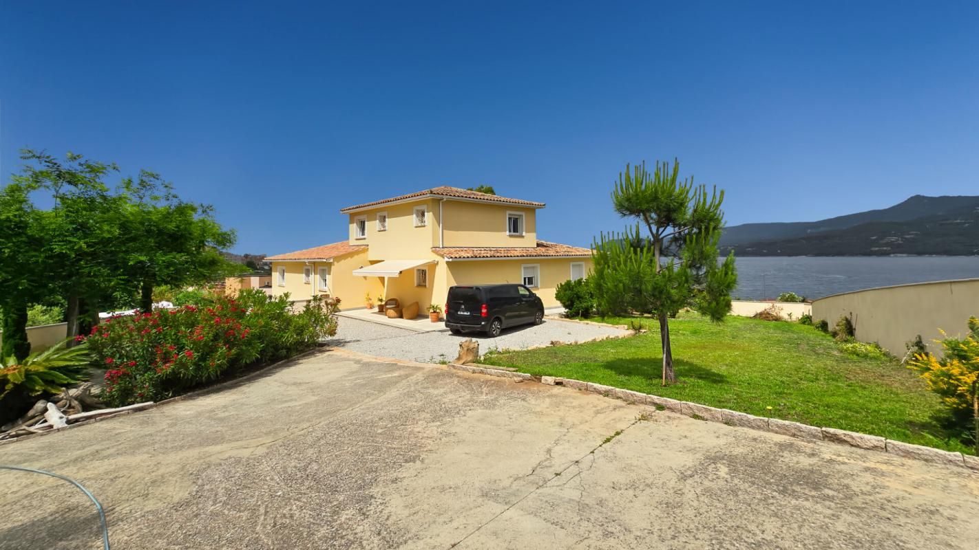 Propriano, villa de standing 10 pièce(s) 205 m2, vue mer, plage à 50 m
