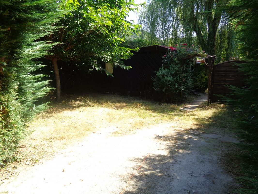 Beauzac (43), habitation de type chalet de 28m2 sur 239 m2 de terrain