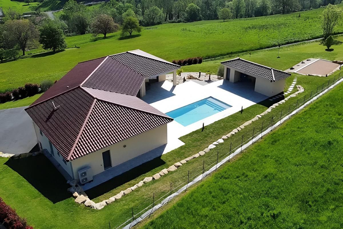 EXCEPTIONNEL . CHAMELET. Villa de 300m2 sur terrain de 3291 m2