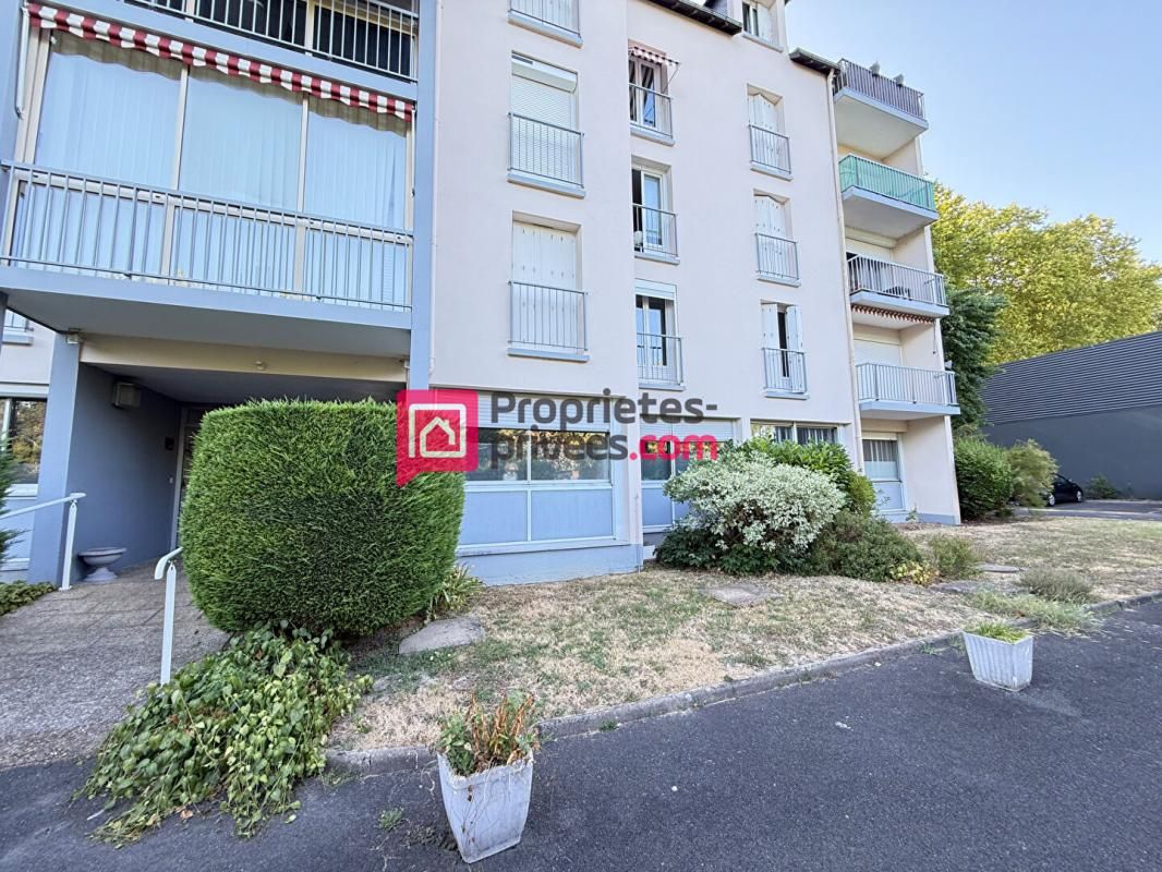 Local Professionnel - Chinon - 4 pièce(s) 86 m2 - Rez de chaussée