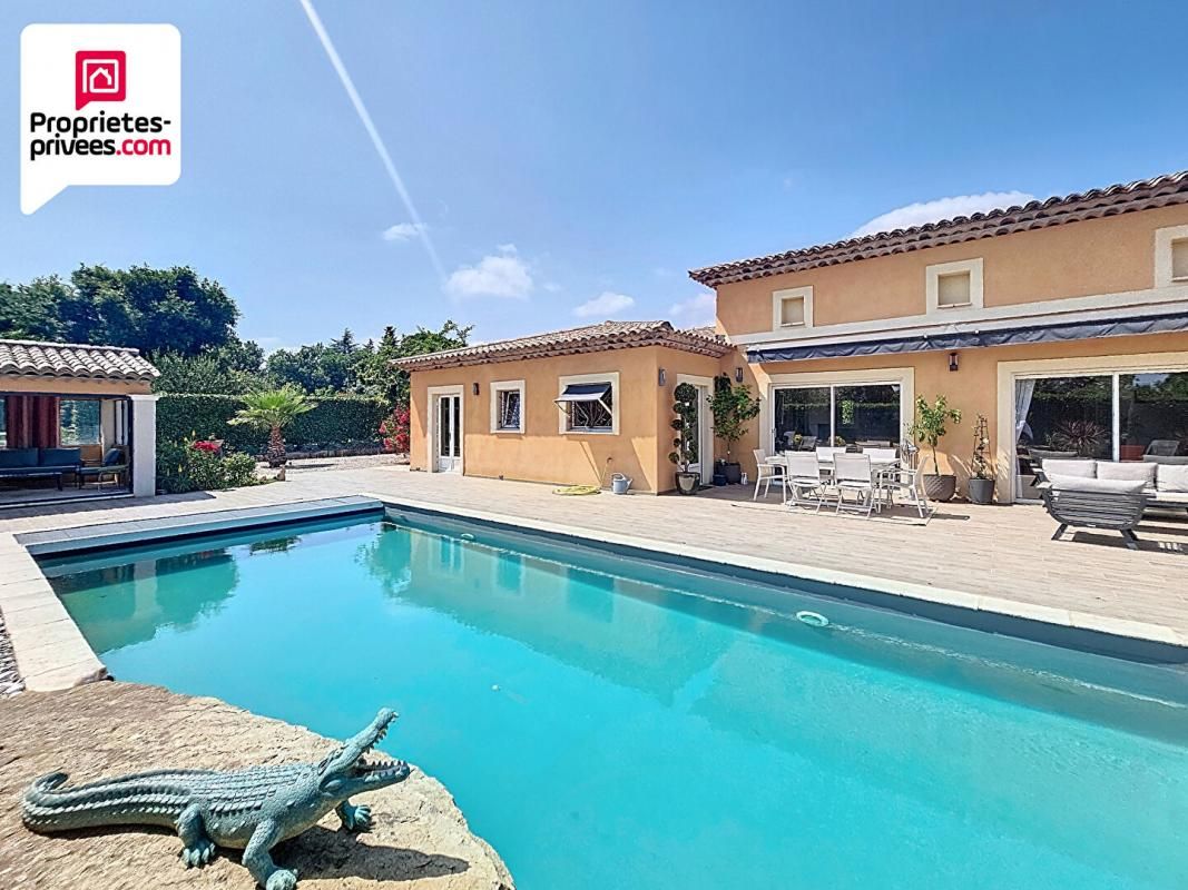 VILLA PLAIN PIED 7 PIECES 203 m2 PISCINE ET TERRAIN PAYSAGER DE 2500 M2