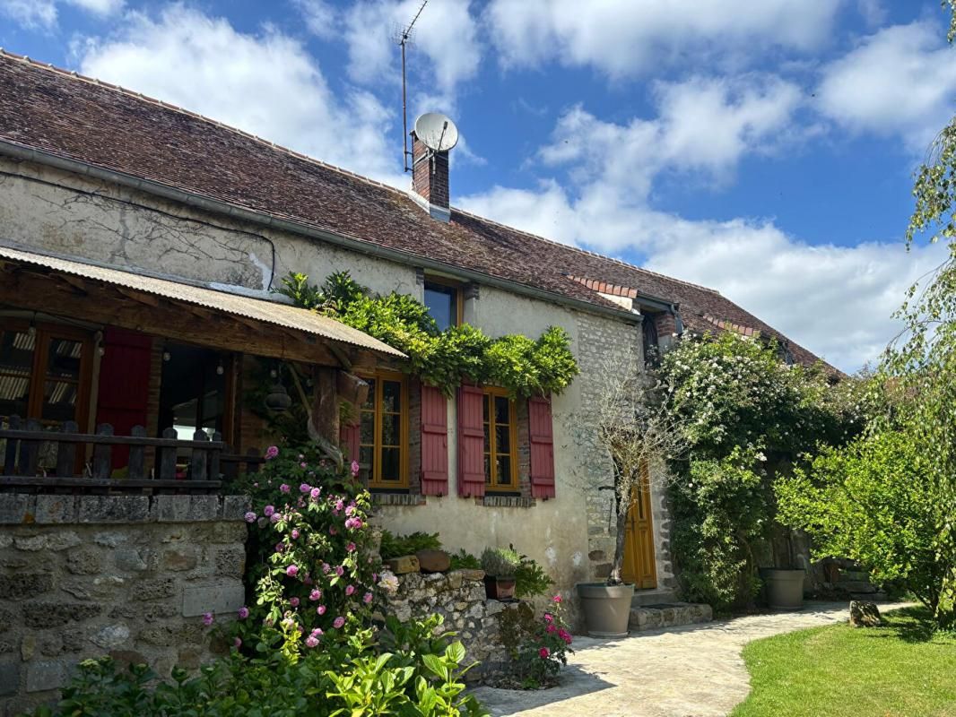 TRES BELLE LONGERE