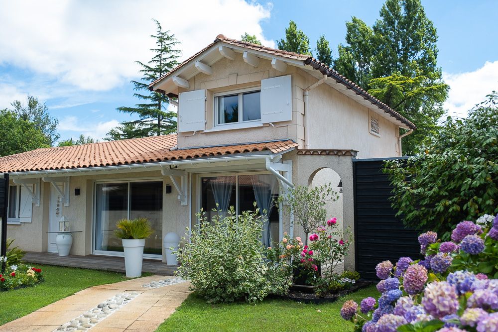 MERIGNAC MAGNIFIQUE MAISON FAMILIALE AVEC 4 CHAMBRES JARDIN ET GRANDE PISCINE