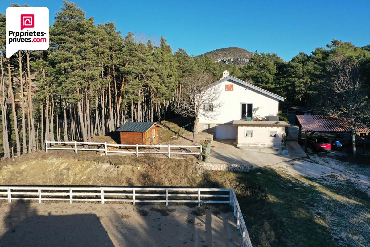 PROPRIETE DE CAMPAGNE avec HABITATION 110 M2, ANNEXES ET EQUIPEMENTS EQUESTRES