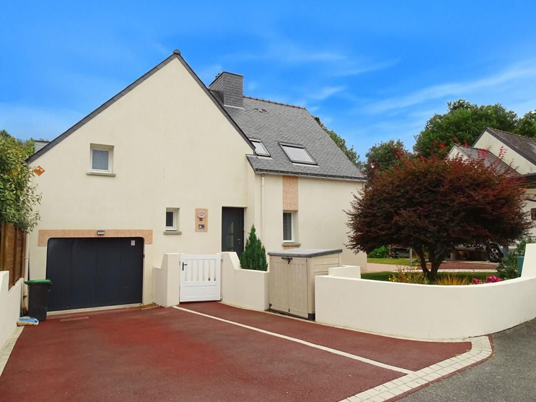TRES BELLE MAISON CONTEMPORAINE de 128 m2 réalisée en 2003 dans le Morbihan ? (10 km de Lorient ? 12 km des plages)