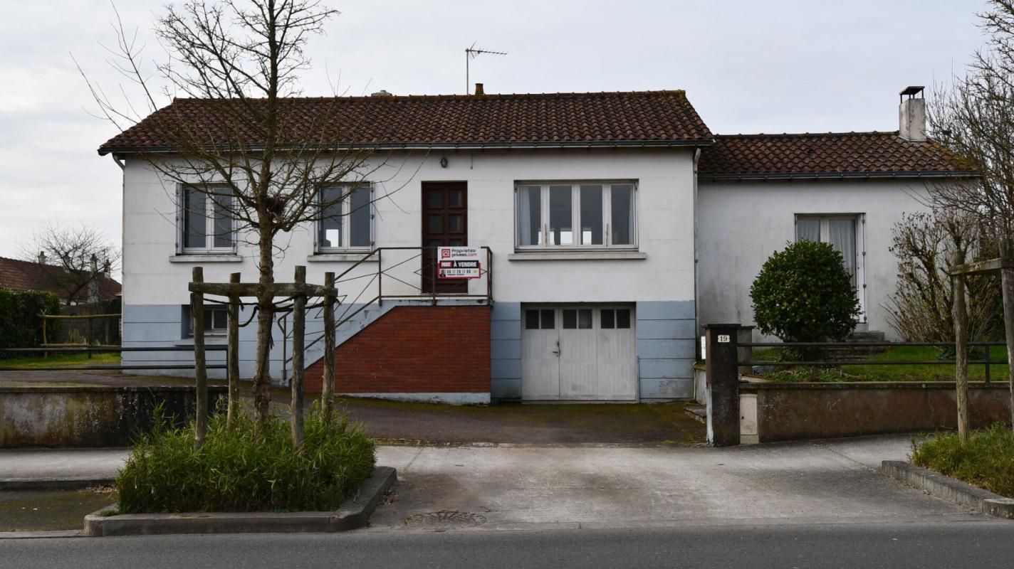 Maison Gétigné 5 P . 3 Chs . 96 M² . Garage . Cave . T 415 M²