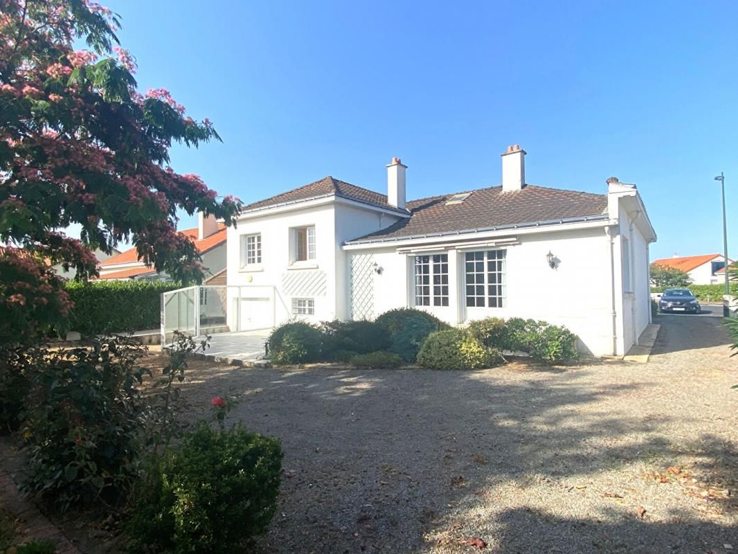 MAISON 4 CHAMBRES - 6 PIÈCES -130 M² - 44680 SAINTE PAZANNE - BUDGET 353 600 HAI