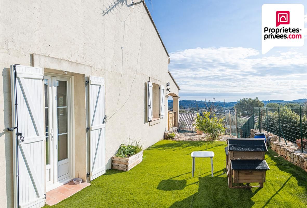 Maison familiale avec piscine, 6 chambres, vue dégagée 465 000 euros