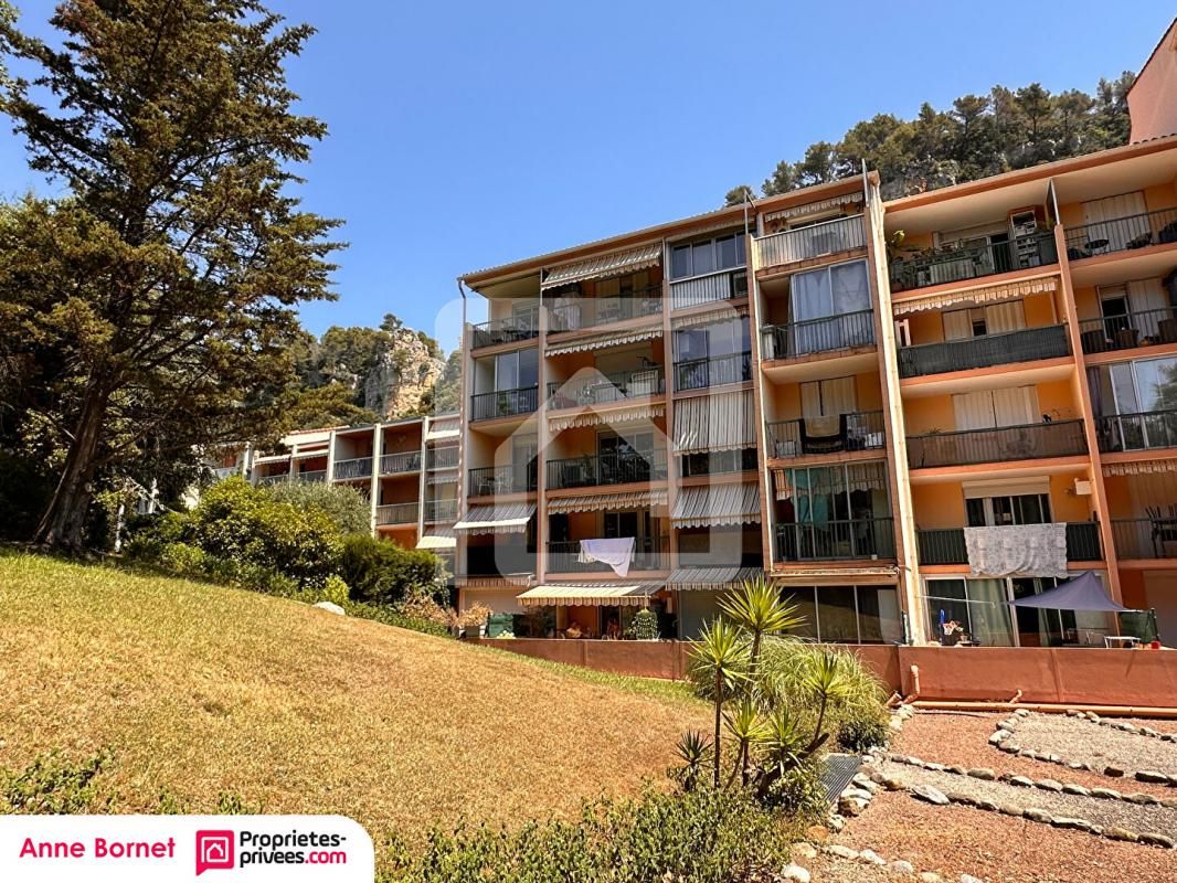 Appartement 2 pièces 26 m2 avec terrasse, parking et garage en sous-sol