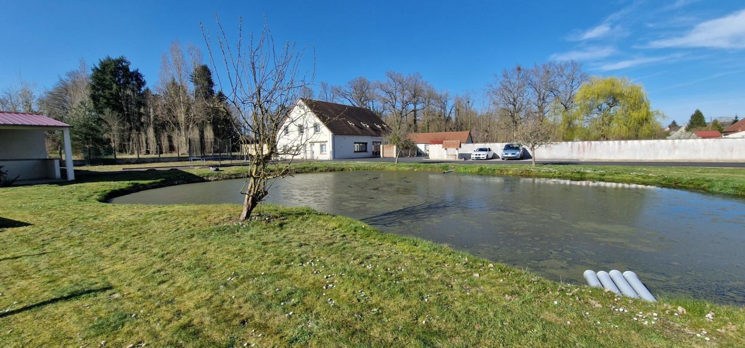 Maison 310 m² - 11 pièces dont 9 chambres - terrain 2561m² Noyers Sur Cher