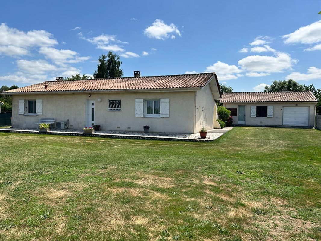 Maison Saint Genes De Fronsac 4 pièce(s) 88.26 m2 dépendance de 110m2