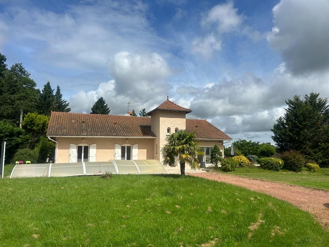 Maison Maison familiale de 210 m² avec grand terrain Proche Roanne