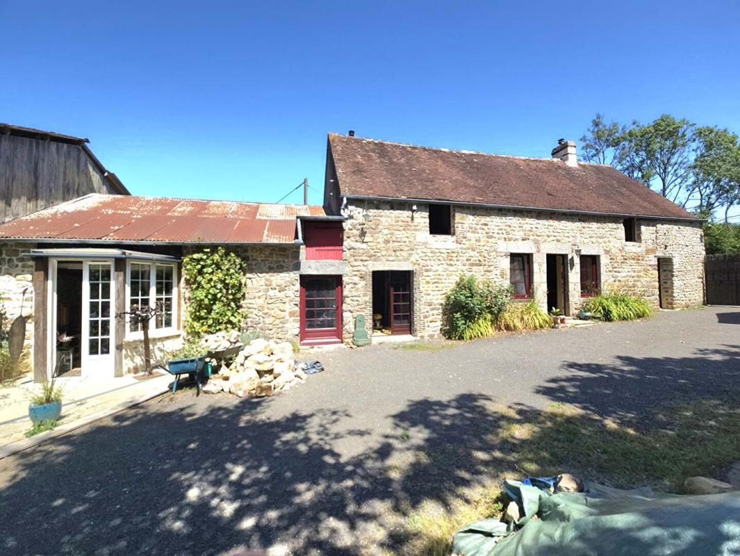 La-Lande-De-Goult 61320 Longère en pierre 112 m² terrain 30.200 m²