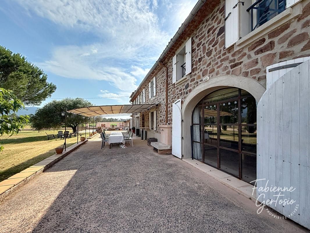Gonfaron, superbe domaine de caractère à 35km de Saint-tropez