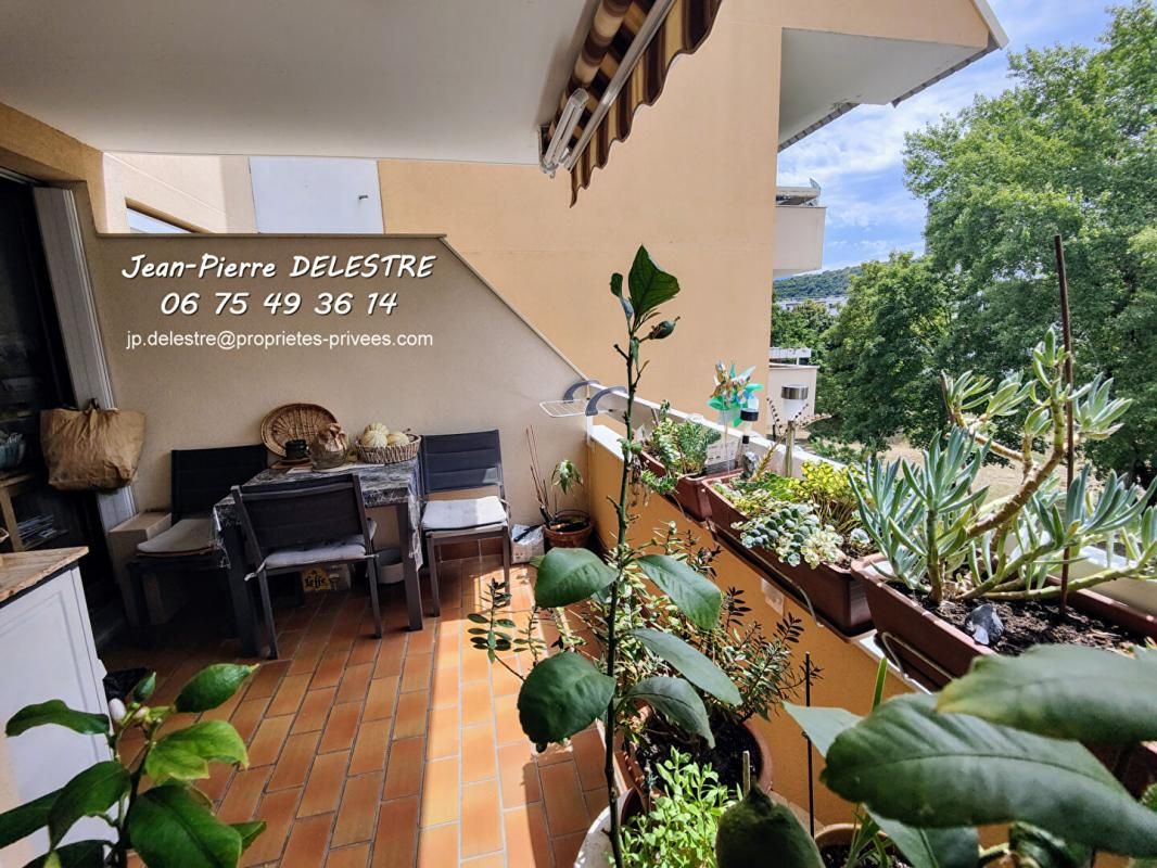 Echirolles ancien village : Bel appartement 4 pièces traversant 85m² - 2 balcons