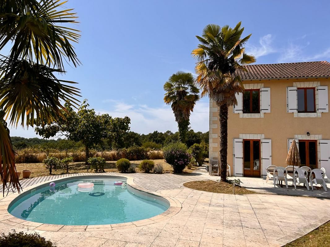 À vendre, propriété d'exception en pierre sur les hauteurs de Trélissac (24750)