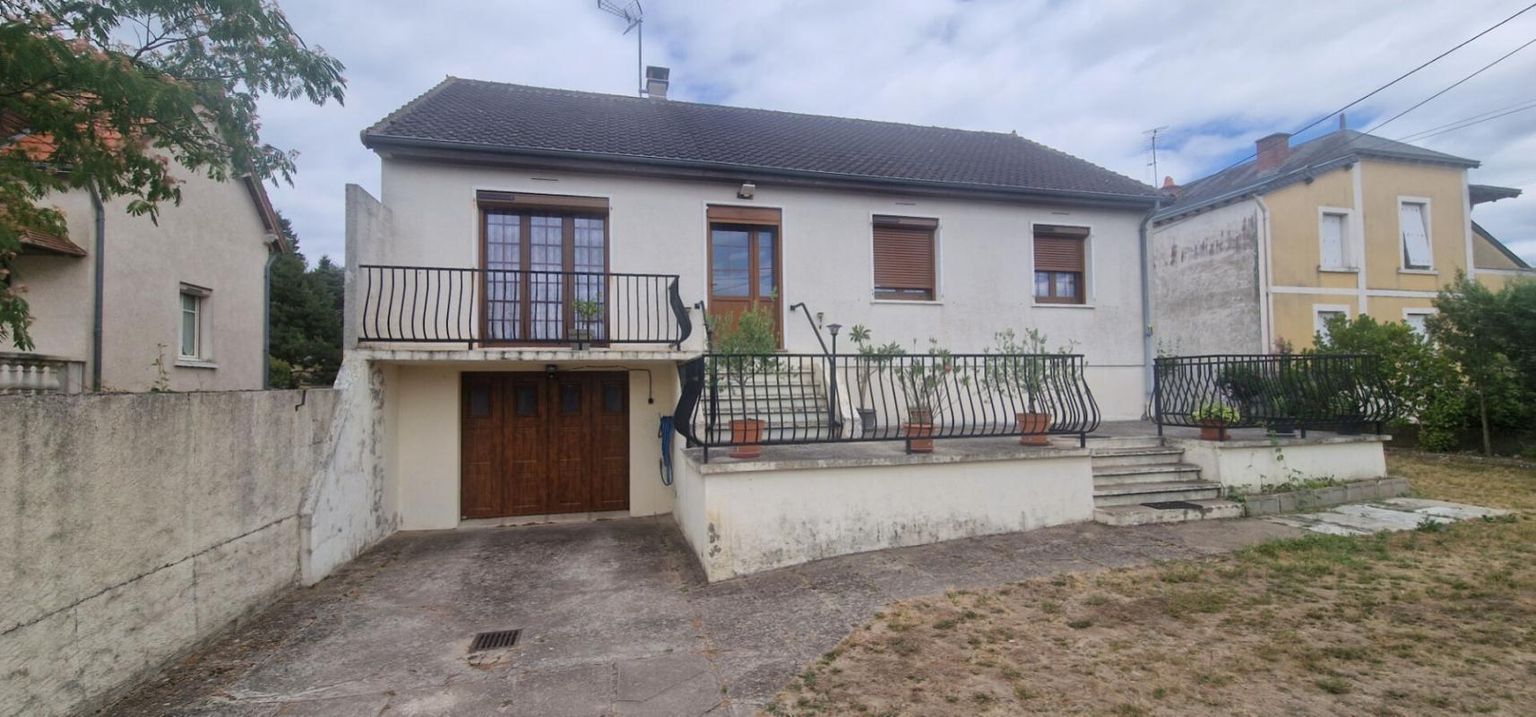 Pavillon 5 pièces - 3 chambres - 105 m² - sous sol total + garage extérieur - terrain 1070 m²